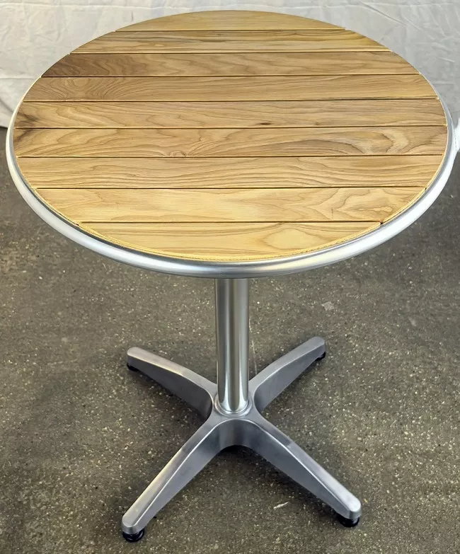 Алюминиевый круглый стол для кафе с массивом ясеня. Купить! Алюминиевый круглый стол для кафе с массивом ясеня. Купить!