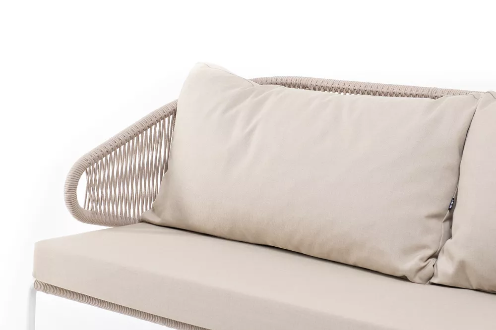 Бежевый плетеный диван на алюминиевом каркасе Бежевый плетеный диван на алюминиевом каркасе