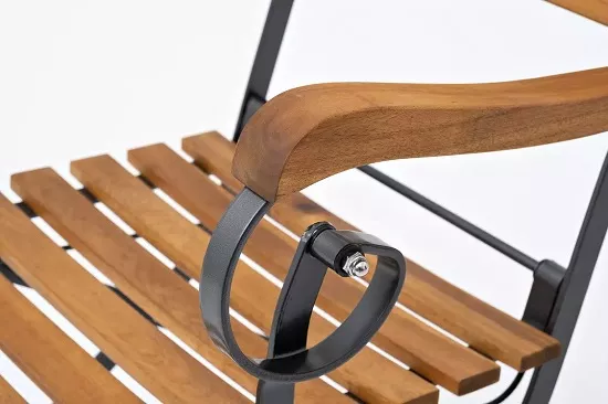 Складной стул с подлокотниками из акации на металлокаркасе Складной стул с подлокотниками из акации на металлокаркасе