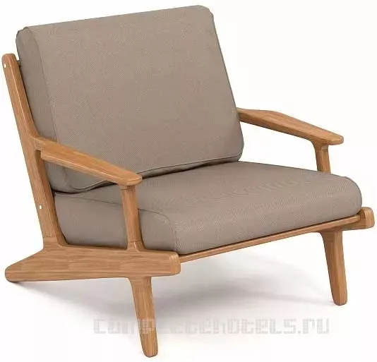 Кресло из массива ироко для дачи