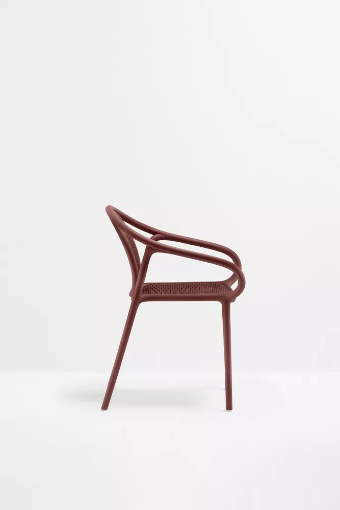 Стильное пластиковое кресло, штабелируются Италия, красное Стильное пластиковое кресло, штабелируются Италия, красное