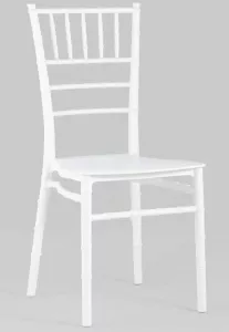 Современный стул с пластиковым сиденьем на металлическом каркасе