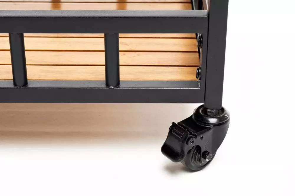 Стол сервировочный из акации с подносом и колесами Стол сервировочный из акации с подносом и колесами