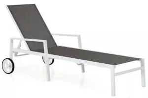 Лежак для дачи из искусственного ротанга