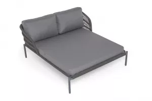 Лежак пластиковый для дачи, бежевый из Италии с колесиками