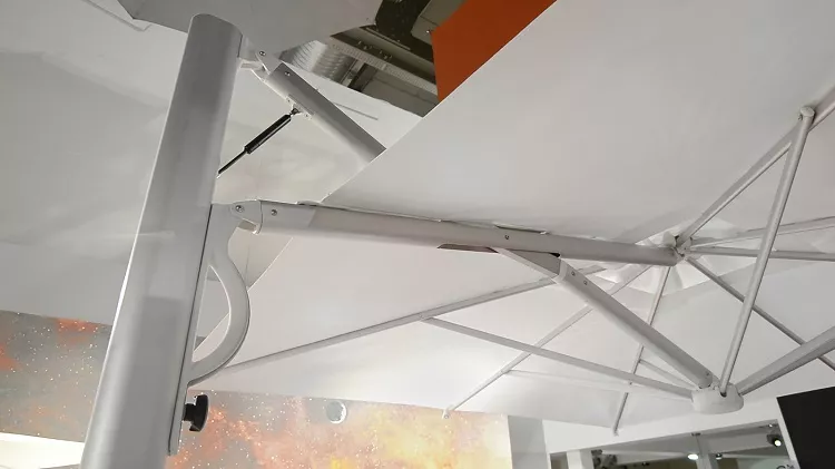 Итальянский профессиональный зонт на боковой опоре 3х4м Итальянский профессиональный зонт на боковой опоре 3х4м